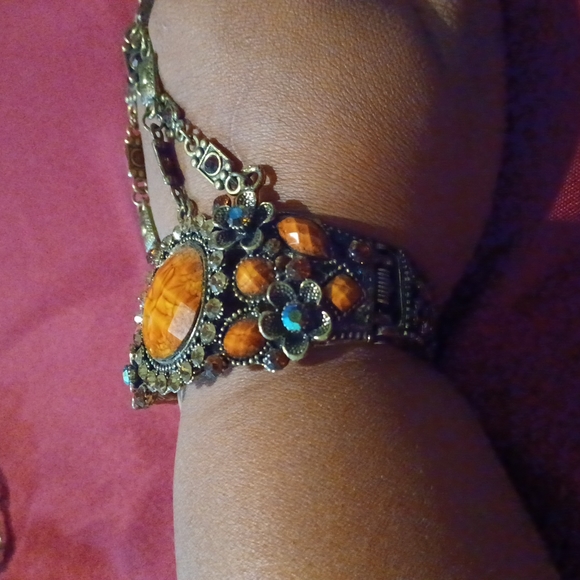 Decorative bracelet with ring attached💛 - Picture 4 of 5